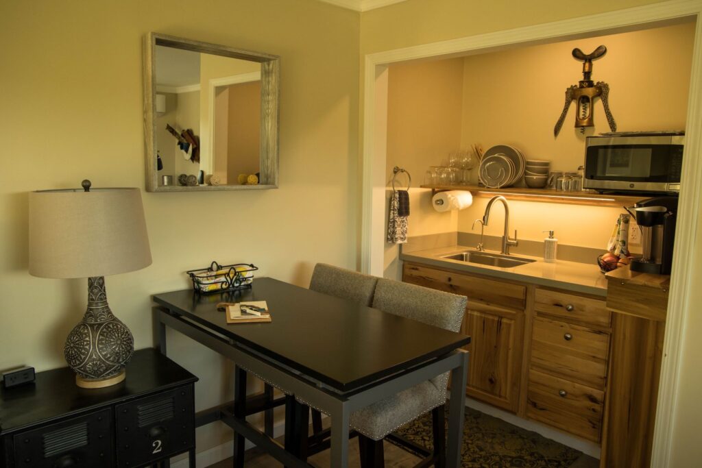 Kiler Studio Apartment kitchenette and dining table