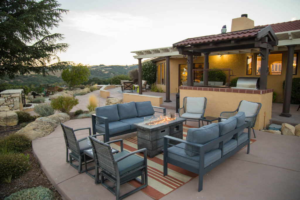 Kiler Canyon Ranch House outdoor kitchen and pergola