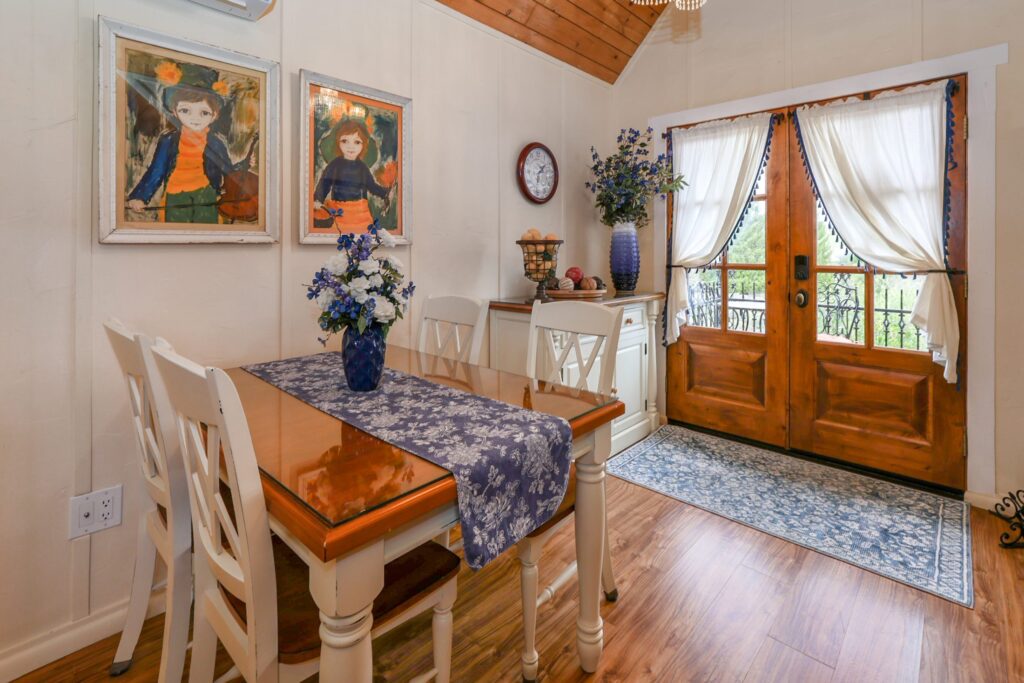 Briarwood Apartment dining area