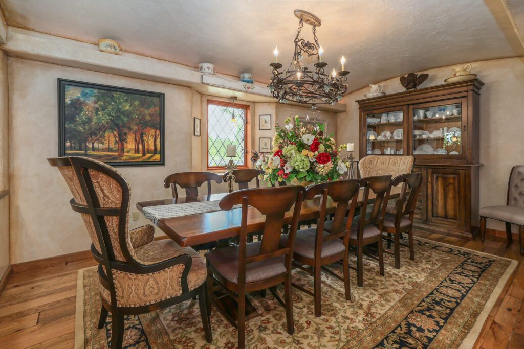 Briarwood Cottage dining room