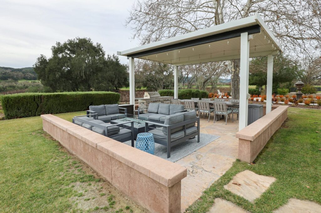 Backyard pergola dining