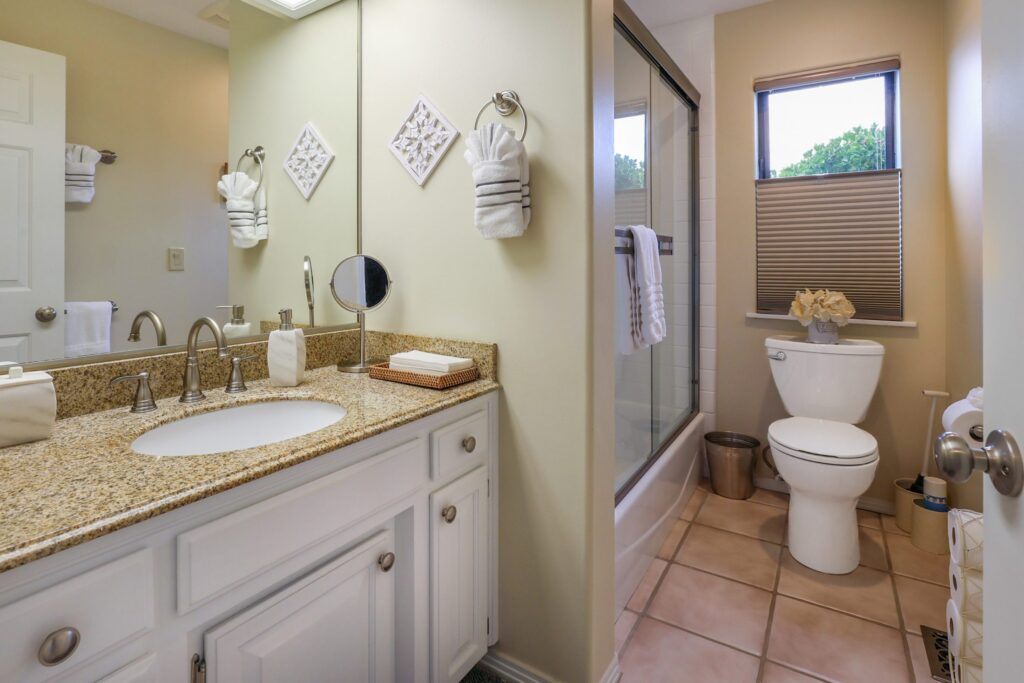 Kiler Canyon Ranch House full bathroom